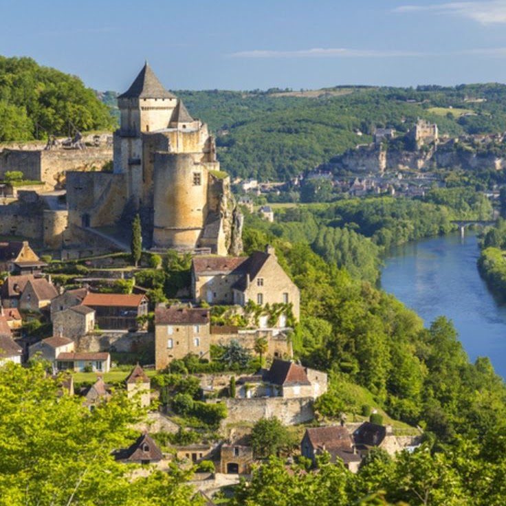 Le château de Castelnaud dominant la vallée de la Dordogne